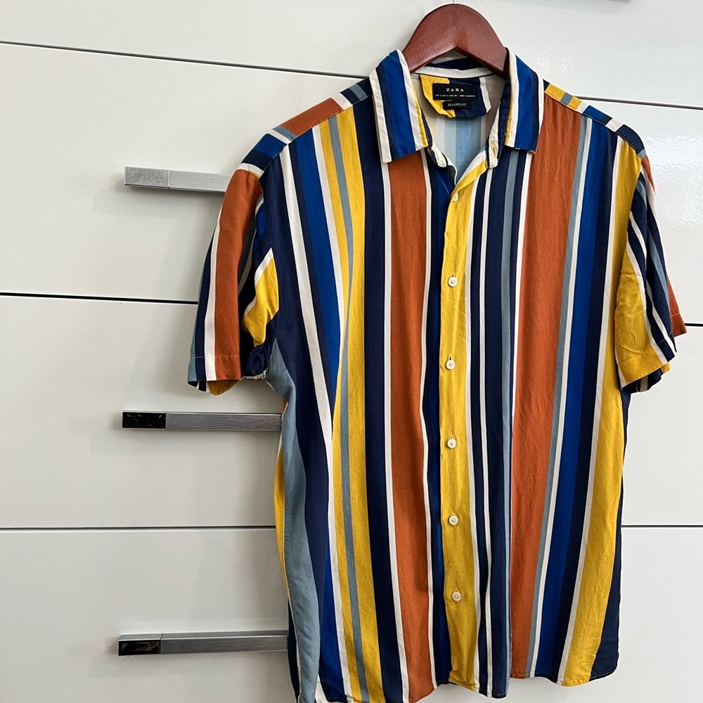 Relaxed fit shirt barely worn stripes and very colorful